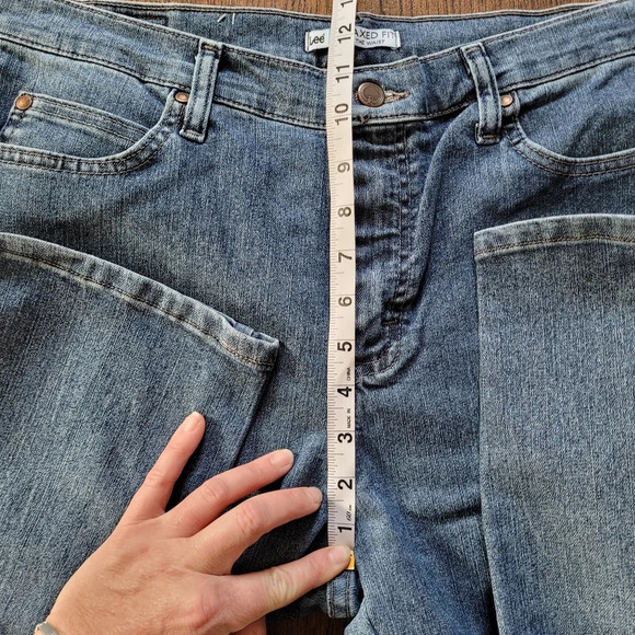 Bundle/Lot Lee Relaxed Fit At The Waist Medium Wash Jeans Size Women's 12 Short - Picture 8 of 12